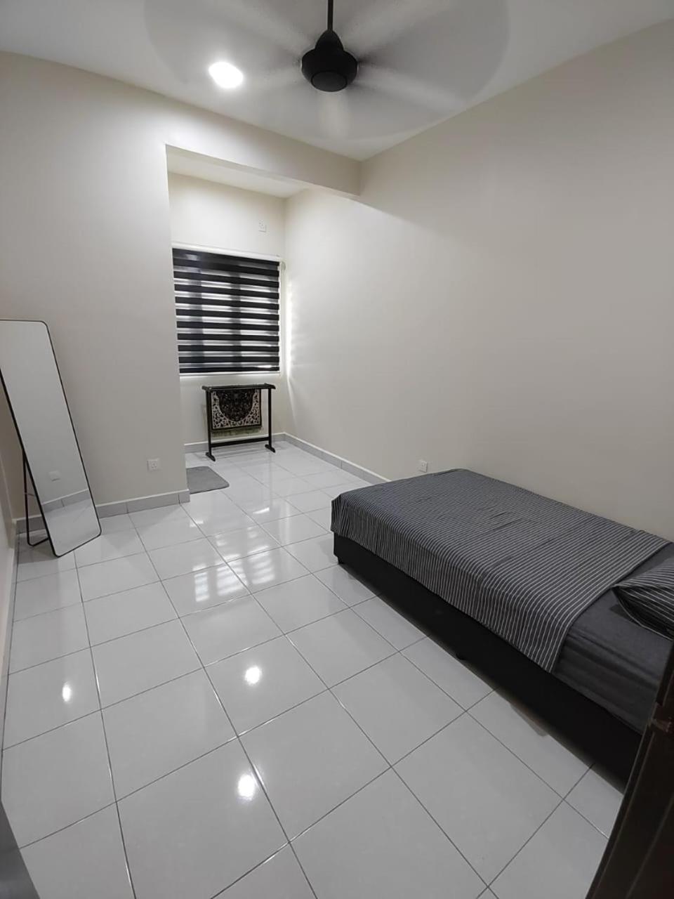 In Manjung Pr1ma Segari-melayu Only Holiday home