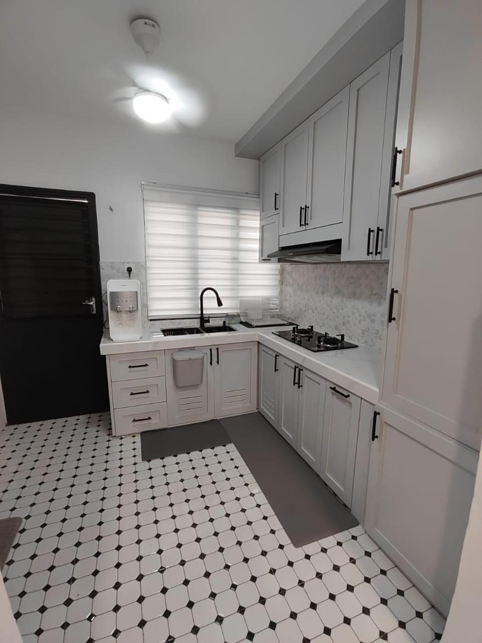 In Manjung Pr1ma Segari-melayu Only Holiday home